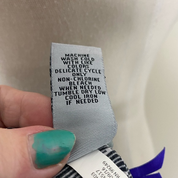 Catherines plus petite 3/4 sleeve button up top black white feather print 3X WP - Picture 3 of 11